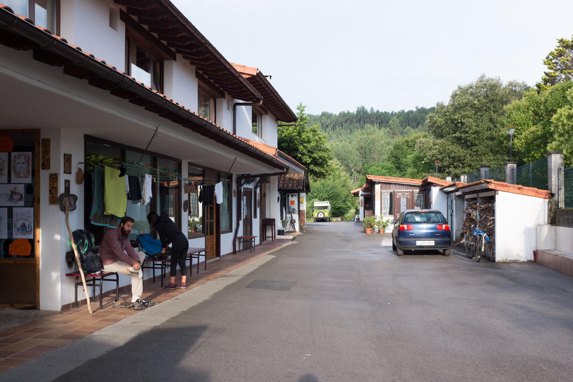 Camino de Santiago Accommodation: Albergue La Cabaña del abuelo Peuto