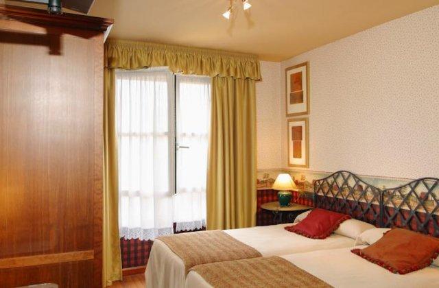 Image of Hotel Avenida Real ⭑⭑, pilgrim accommodation in Villaviciosa