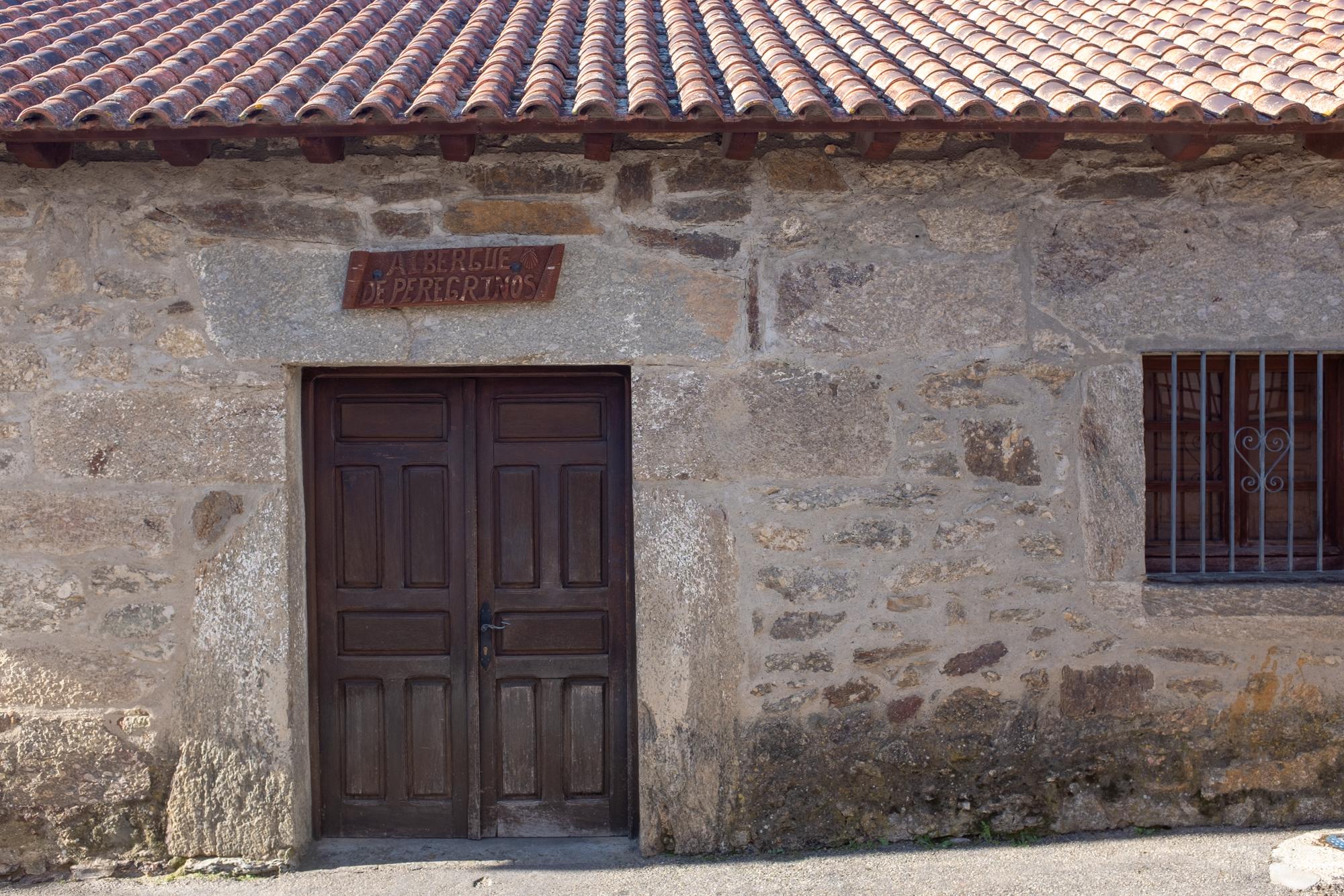 Image of Albergue de Mombuey, pilgrim accommodation in Mombuey