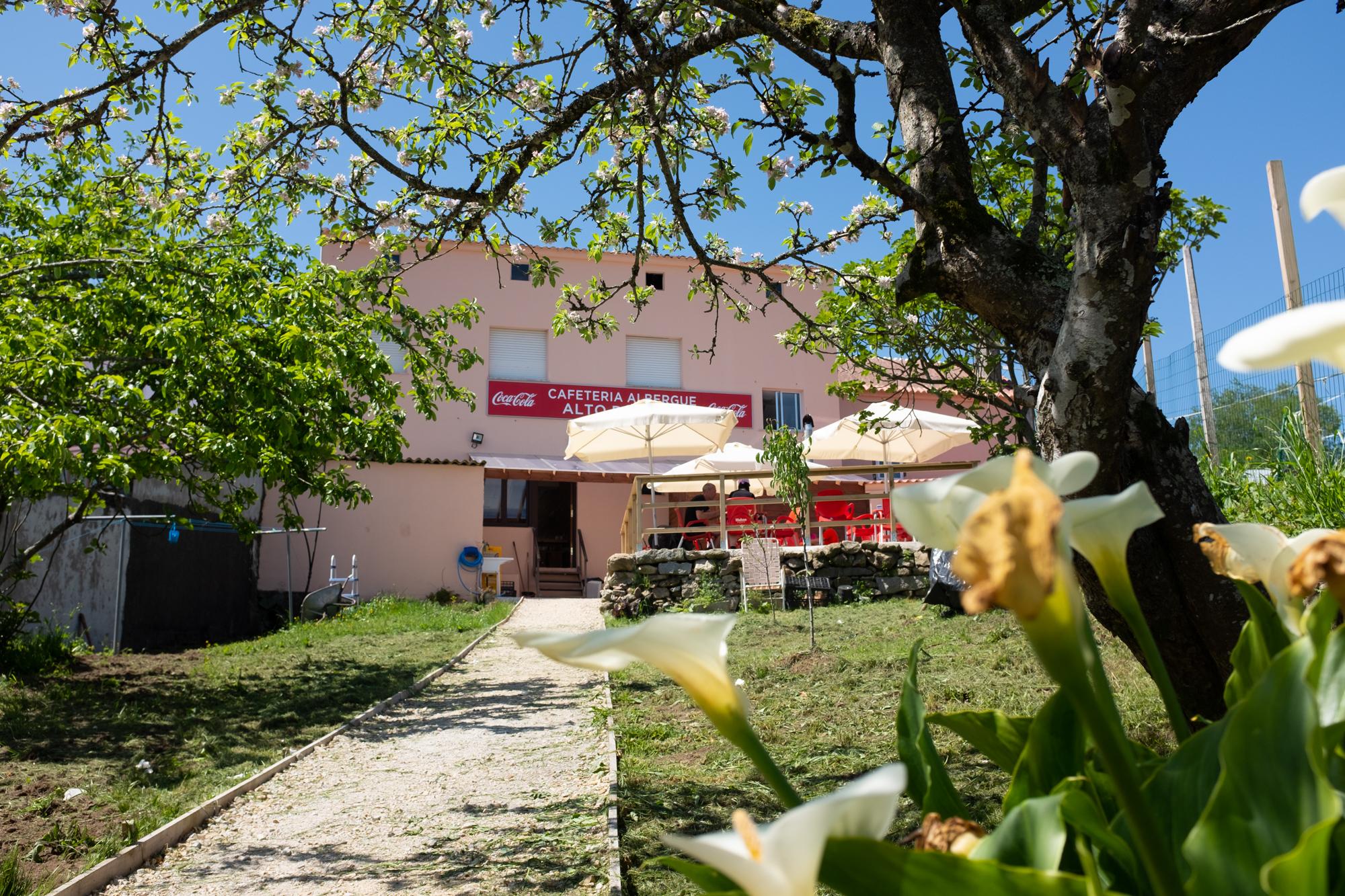 Image of Albergue Alto da Pena, pilgrim accommodation in A Peña und Piaxe