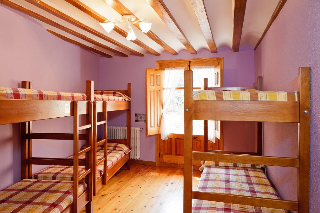 Camino de Santiago Accommodation: Albergue de Peregrinos Cuatro Cantones