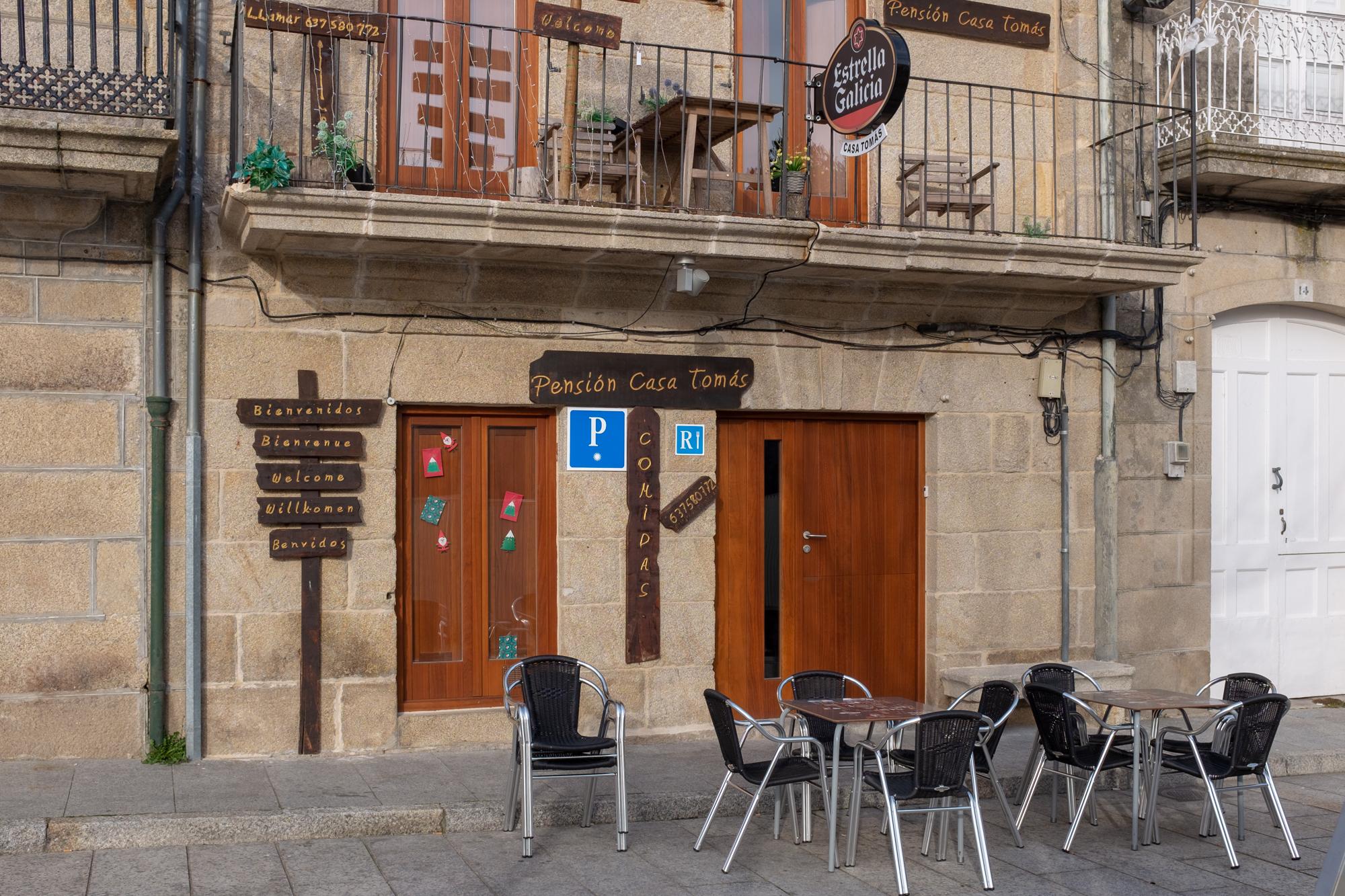 Image of Albergue Casa Tomás, pilgrim accommodation in Xunqueira de Ambía