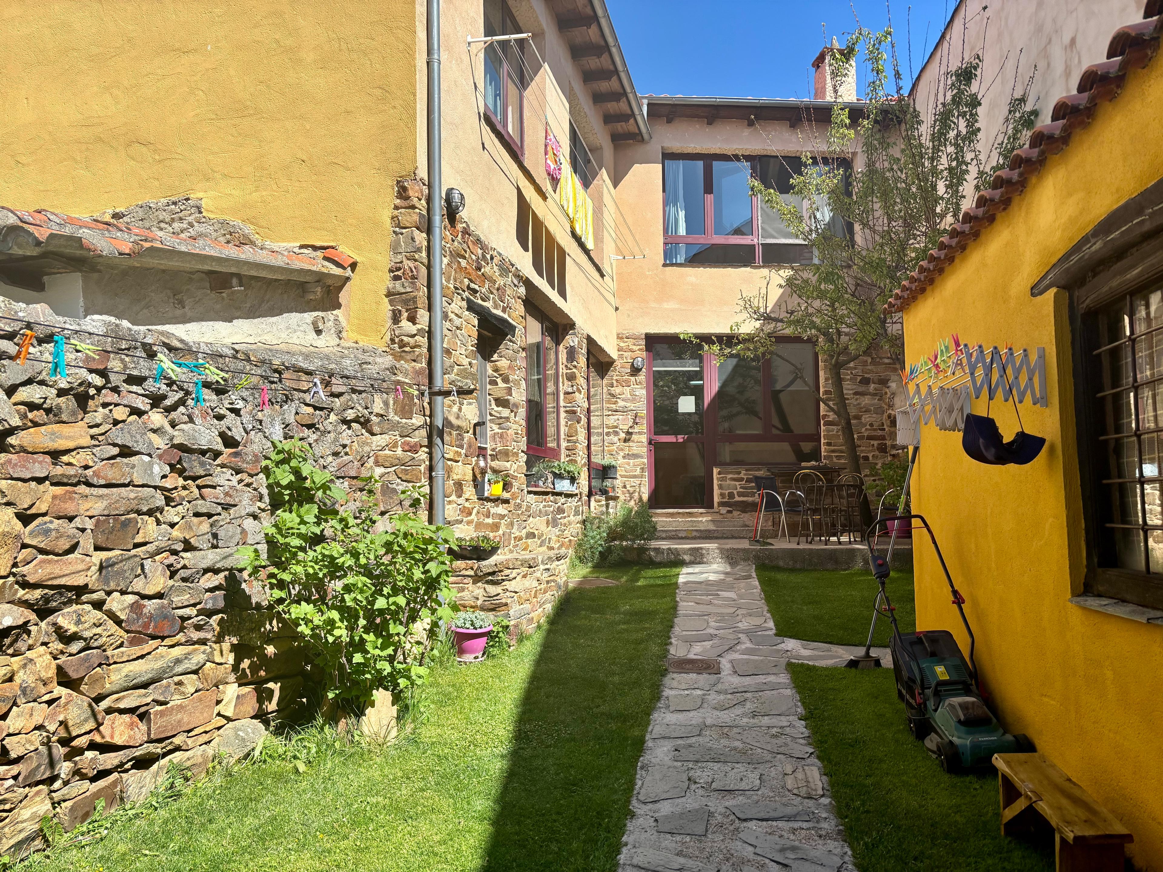 Image of Albergue Gabino, pilgrim accommodation in El Ganso