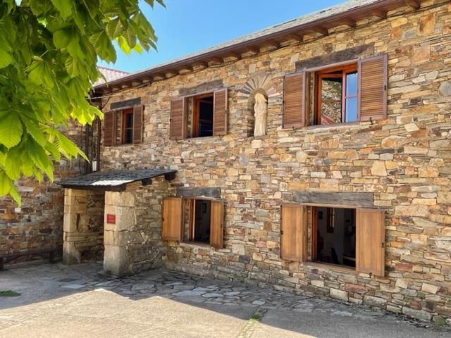 Image of Refugio Guacelmo, pilgrim accommodation in Rabanal del Camino