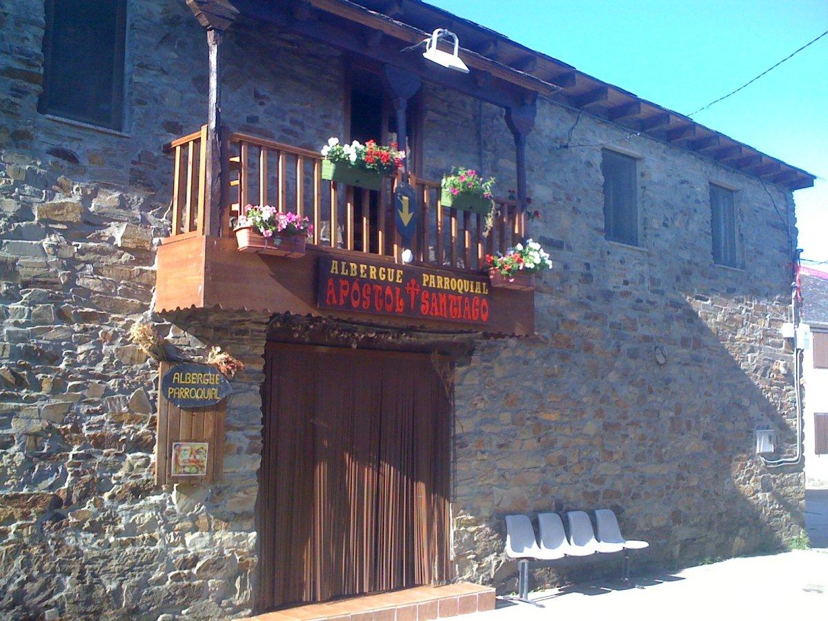 Image of Albergue Parroquial Apóstol Santiago, pilgrim accommodation in El Acebo