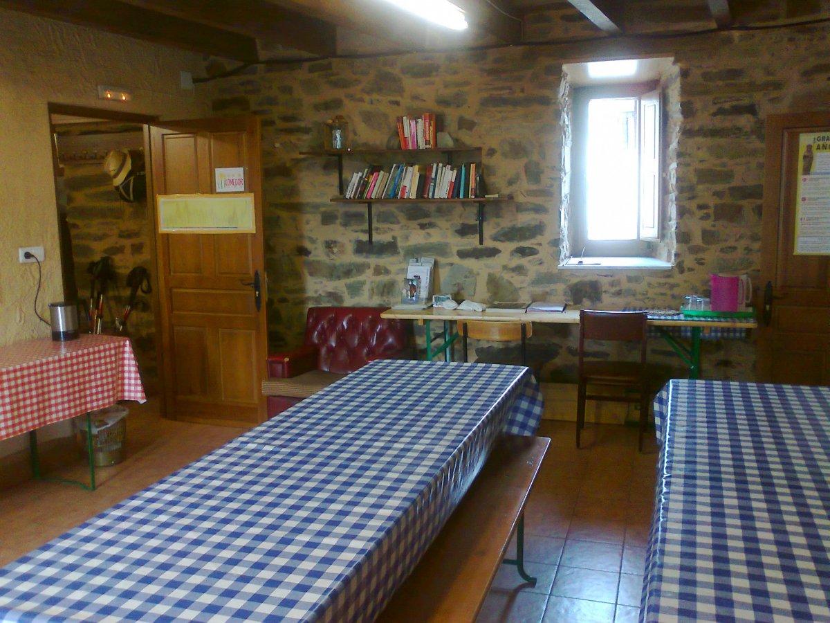 Camino de Santiago Accommodation: Albergue Parroquial Apóstol Santiago