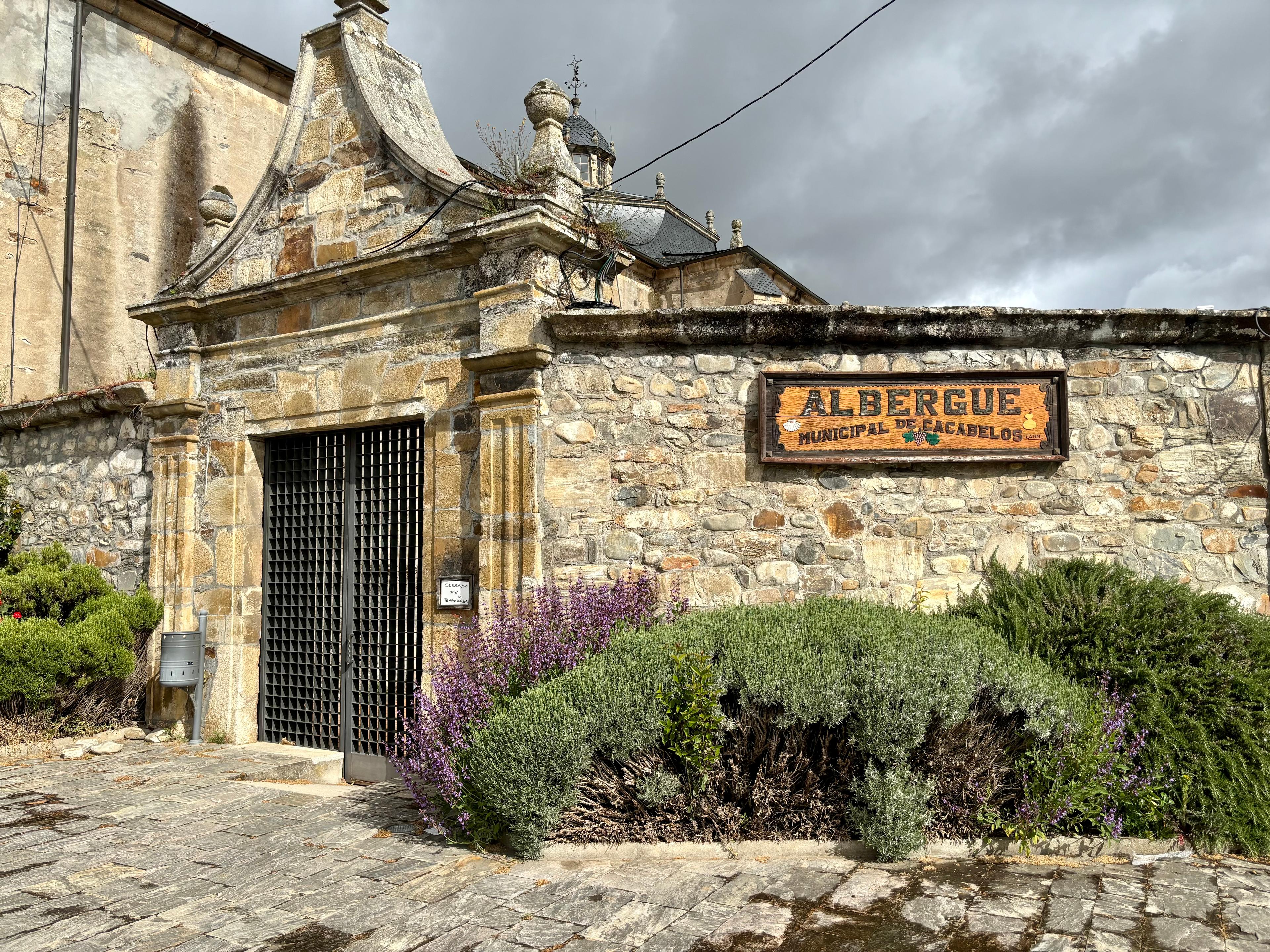 Image of Albergue de Cacabelos, pilgrim accommodation in Cacabelos