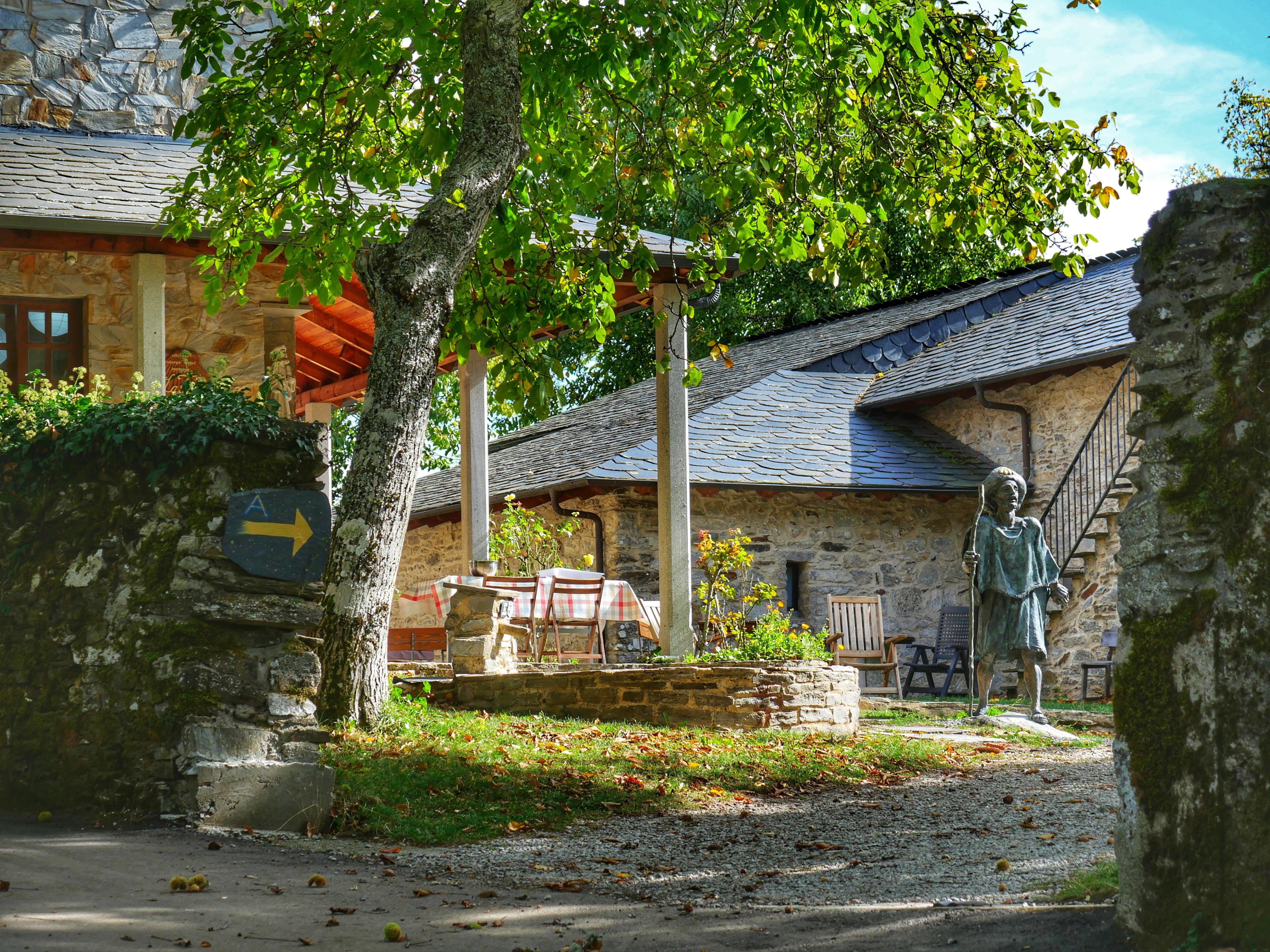 Image of Albergue Ultreia Antigua Casa Parroquial, pilgrim accommodation in La Faba