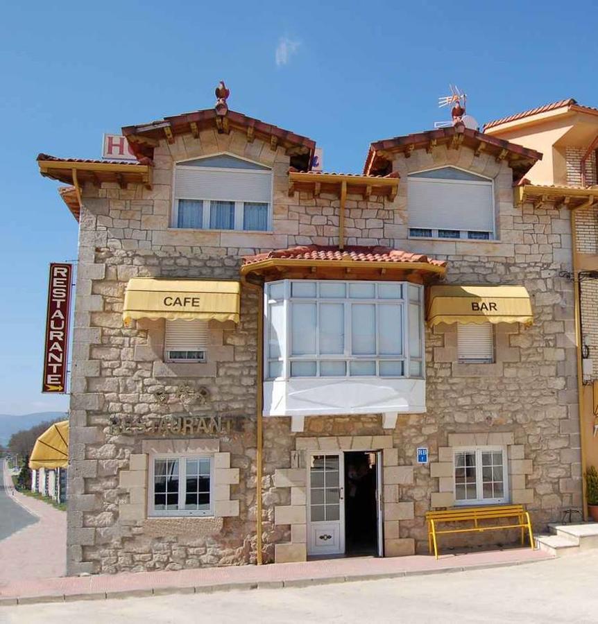 Camino de Santiago Accommodation: Restaurante y Hostal Mónica ⭑