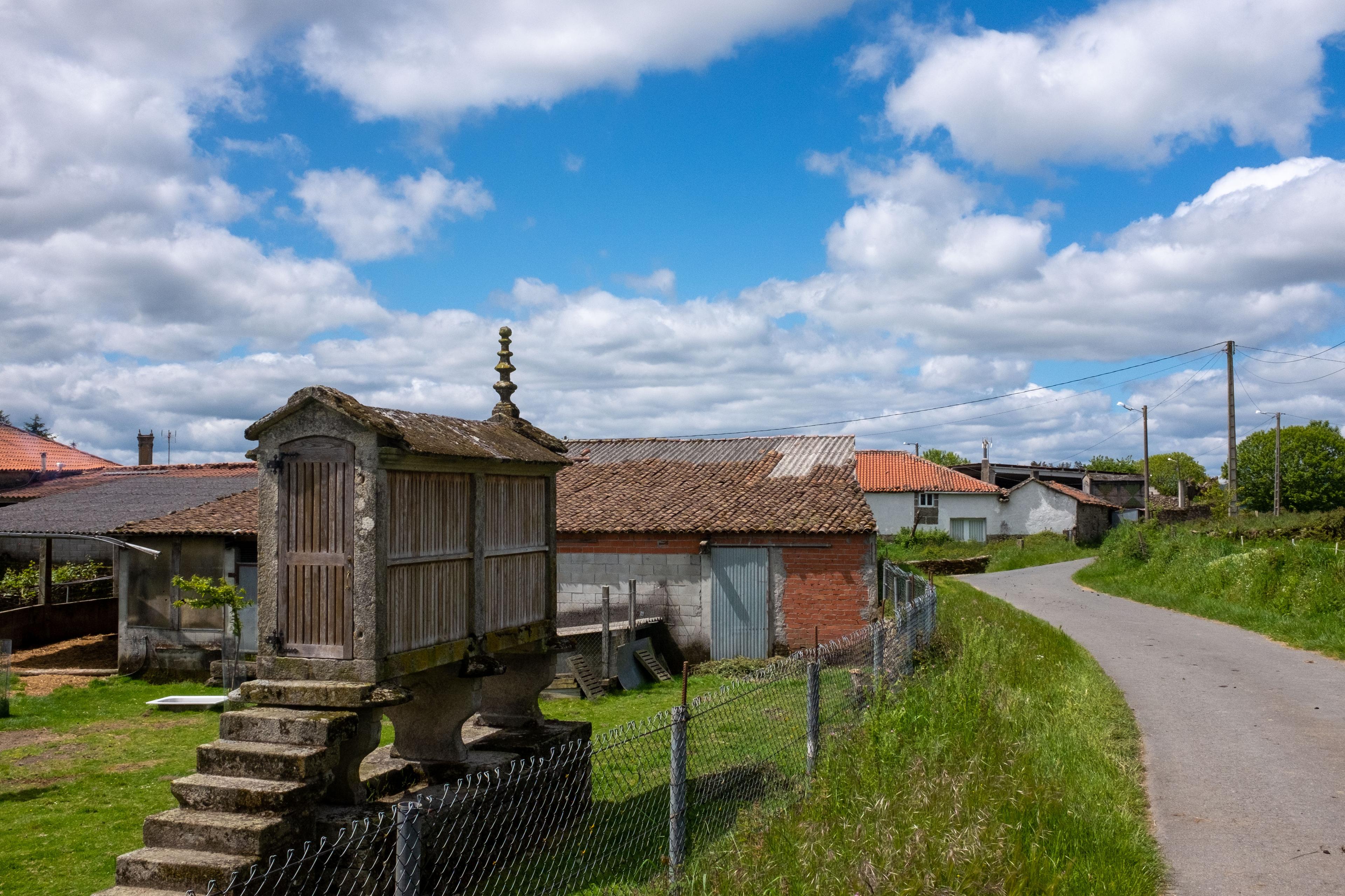 Scenic view of Mouriz on the Camino de Invierno