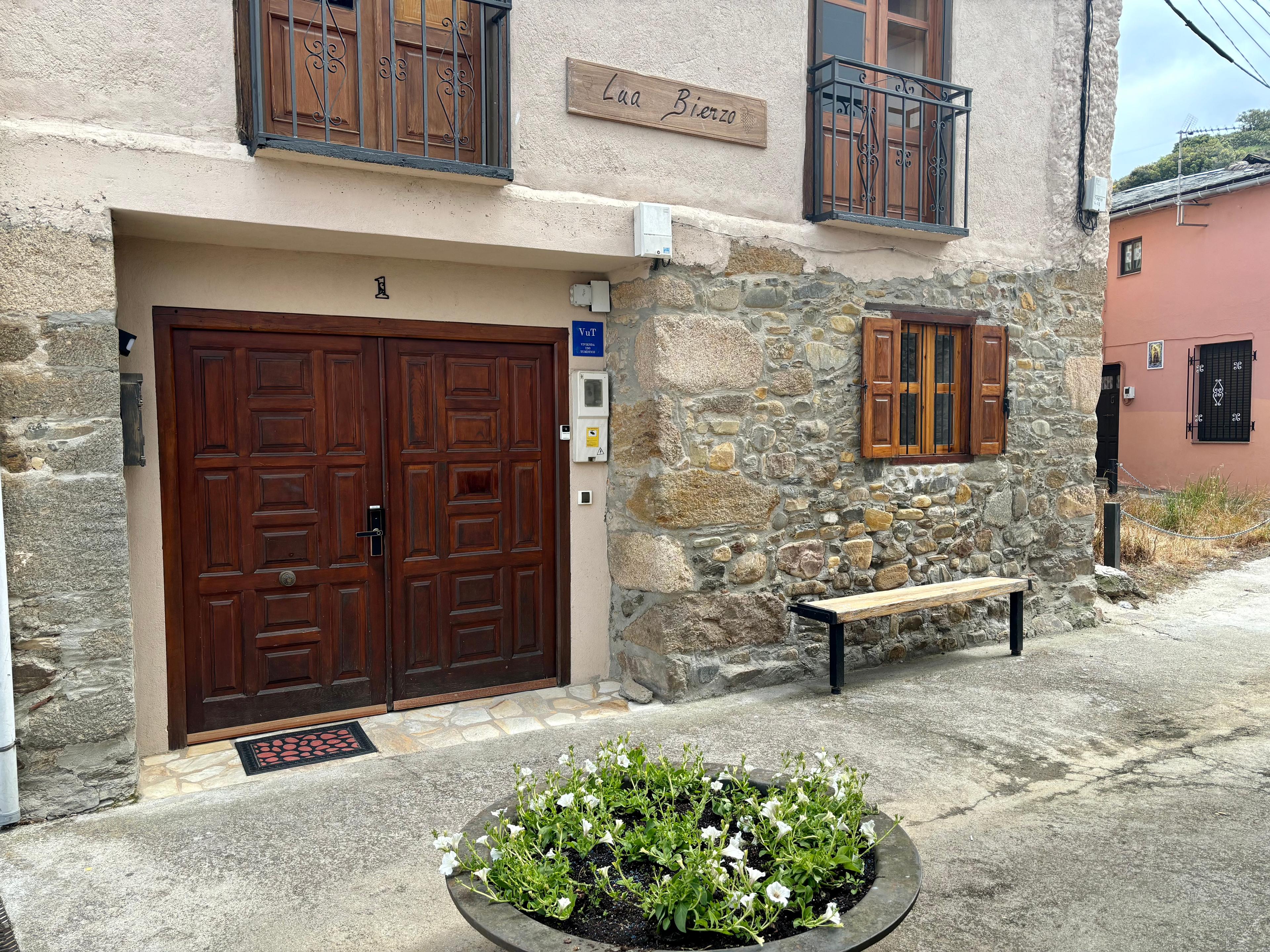 Image of Albergue Lua Bierzo, pilgrim accommodation in Molinaseca