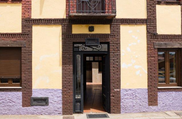 Image of Albergue Casa de Jesús, pilgrim accommodation in Villar de Mazarife