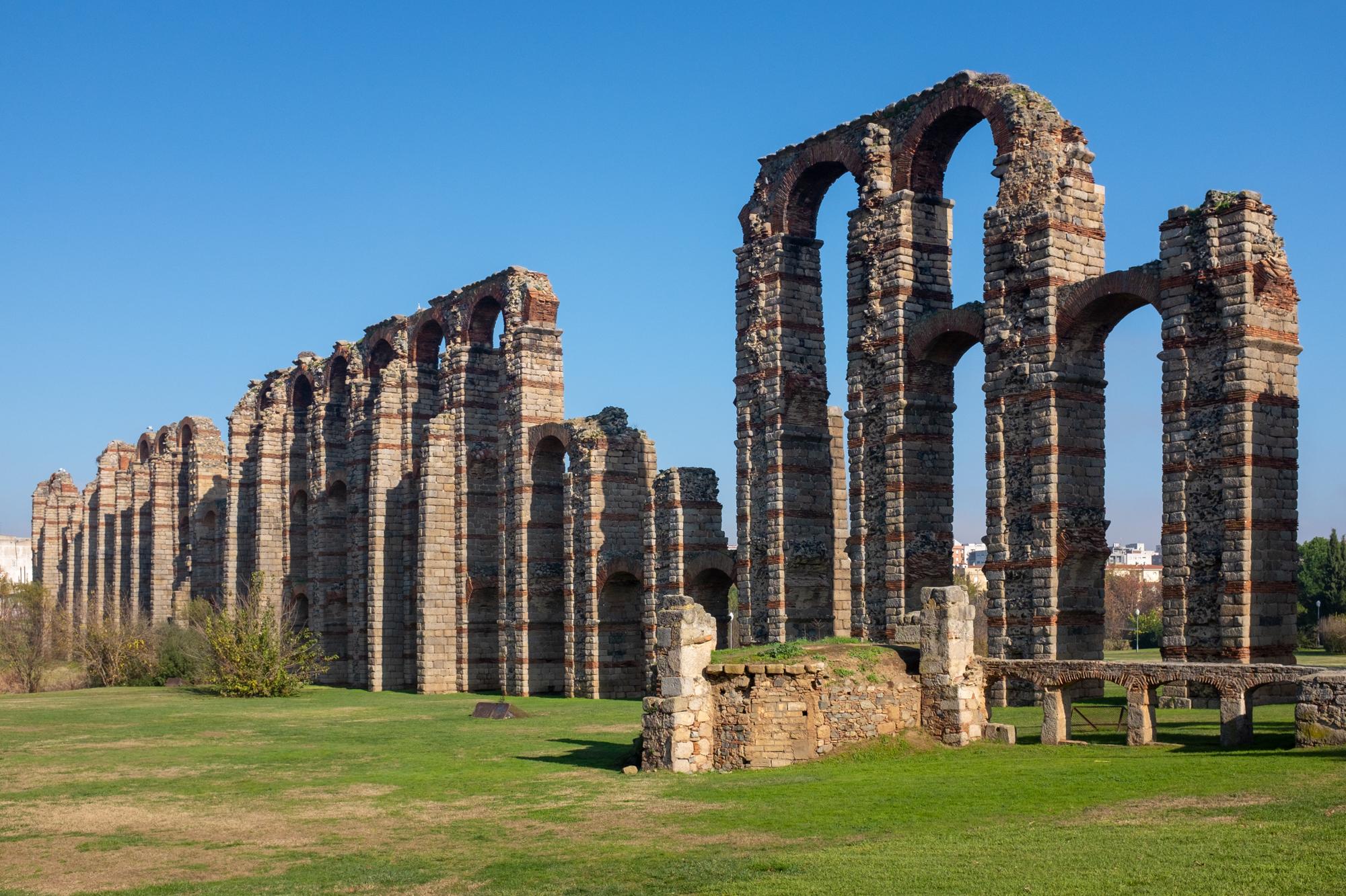 Scenic view of Acueducto de Los Milagros on the Vía de la Plata