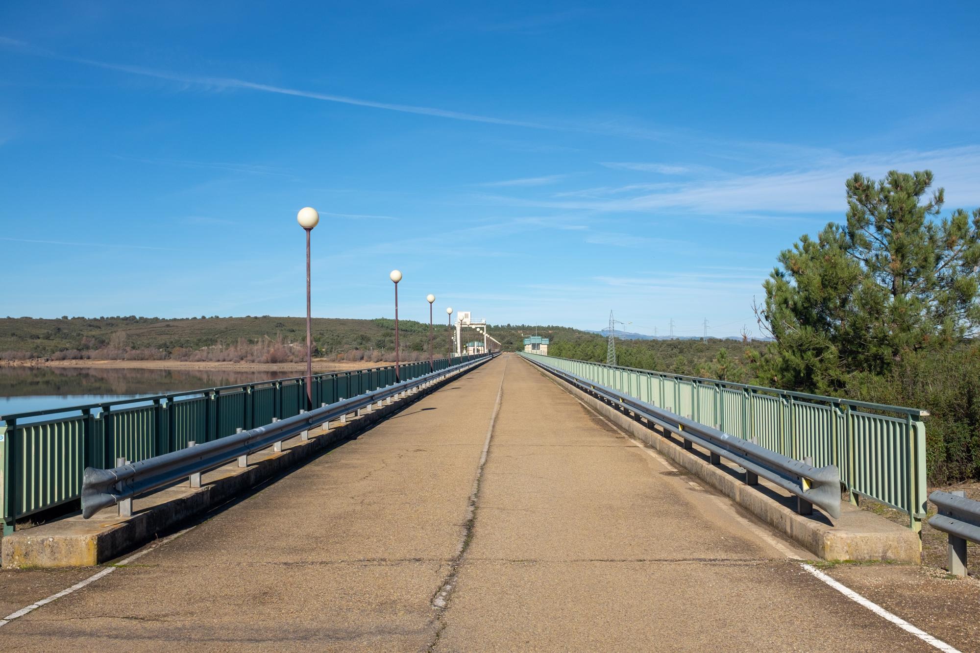 Scenic view of Embalse de Agavanzal on the Vía de la Plata