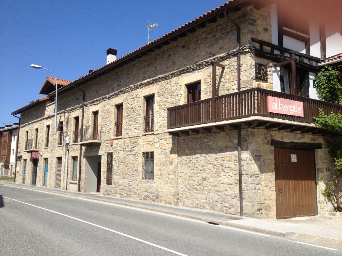 Image of Albergue El Palo de Avellano, pilgrim accommodation in Zubiri