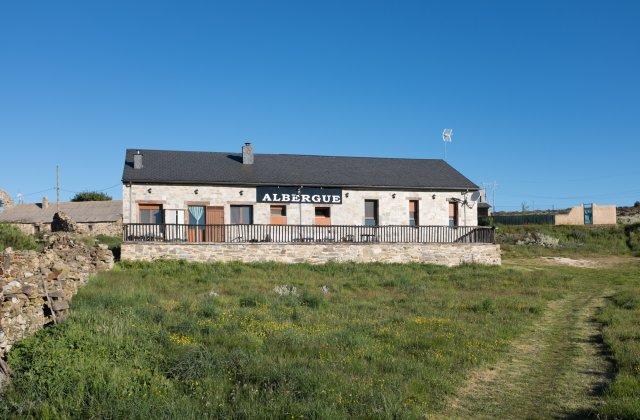 Image of Albergue La Cruz de Fierro, pilgrim accommodation in Foncebadón