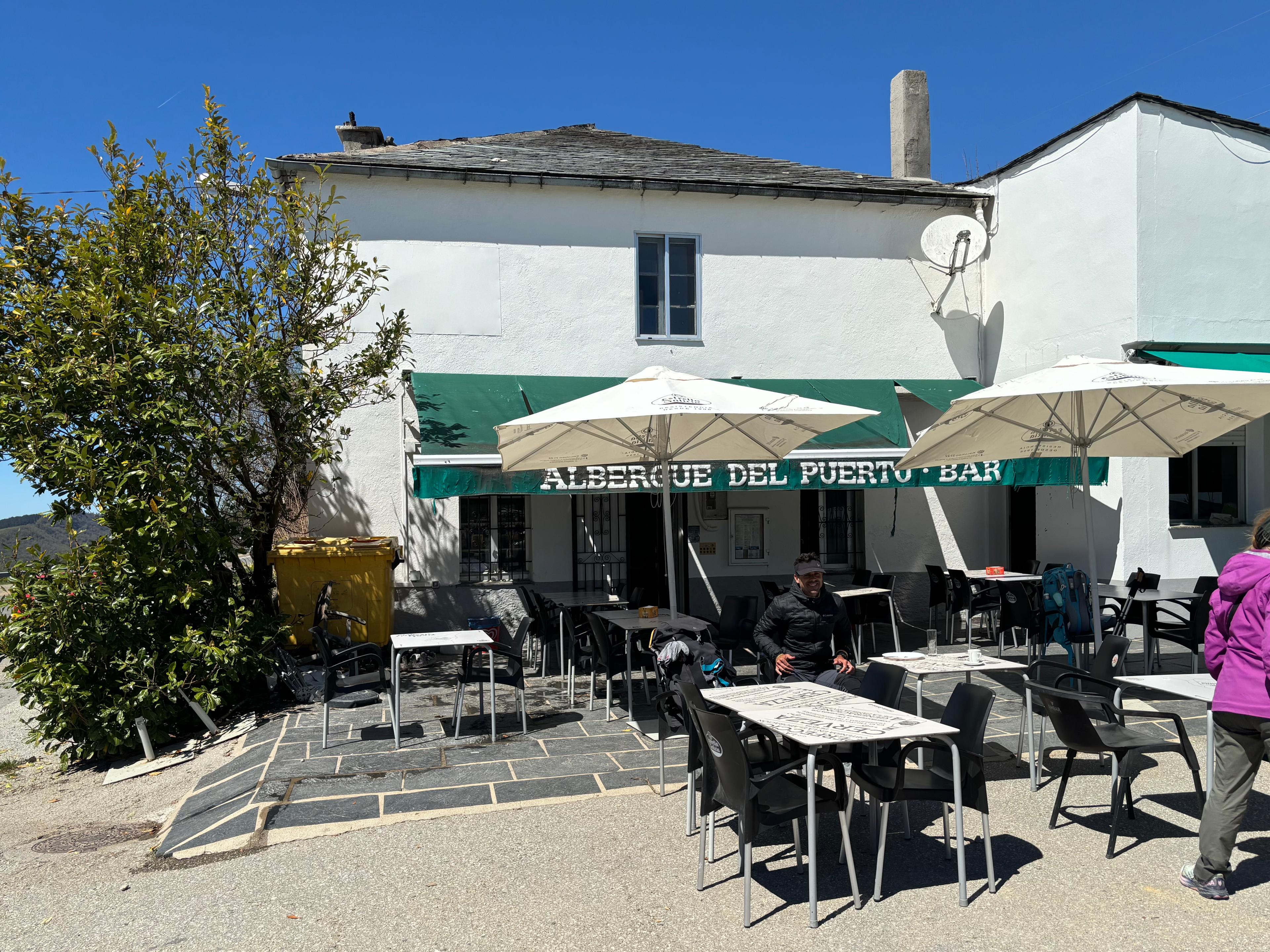 Image of Albergue Bar Puerto, pilgrim accommodation in Alto do Poio