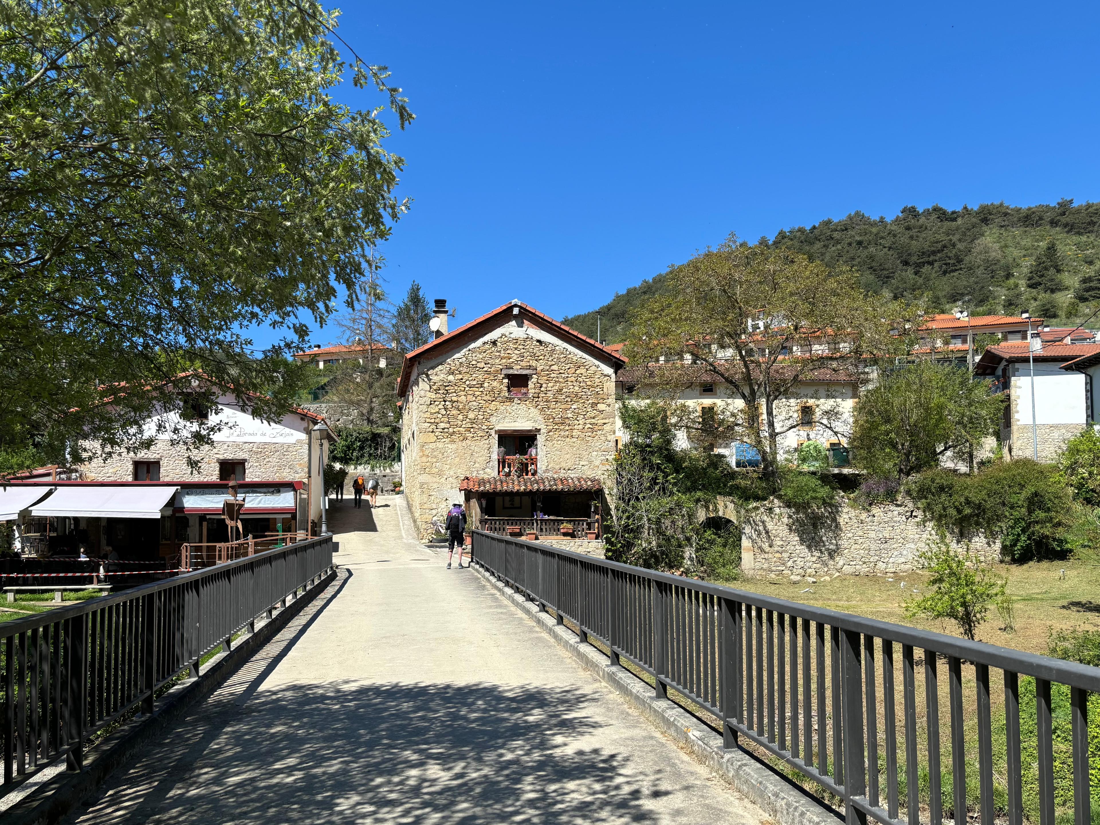 Scenic view of Zuriain on the Camino Francés