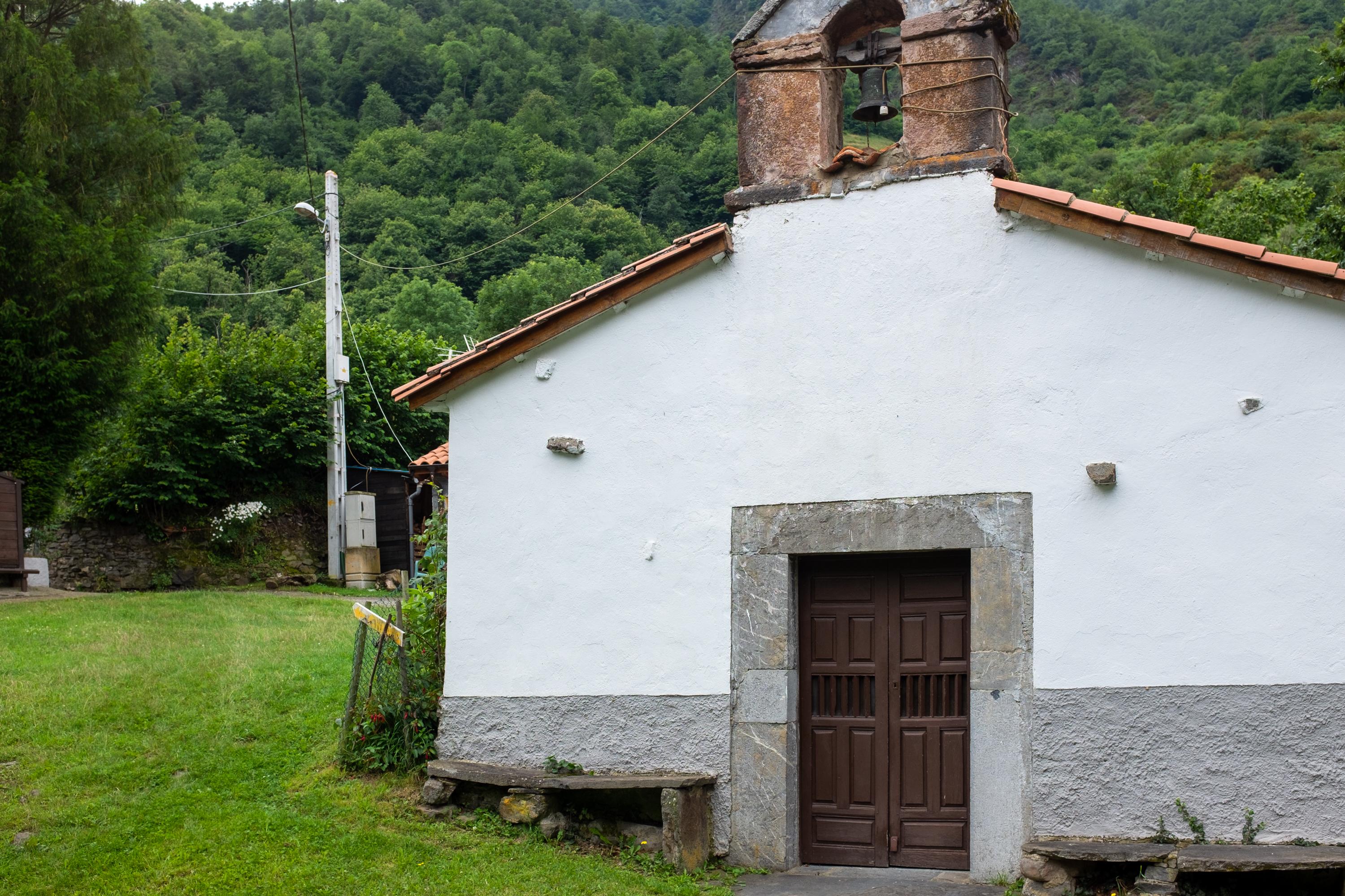 Scenic view of Santa Marina on the Camino De San Salvador