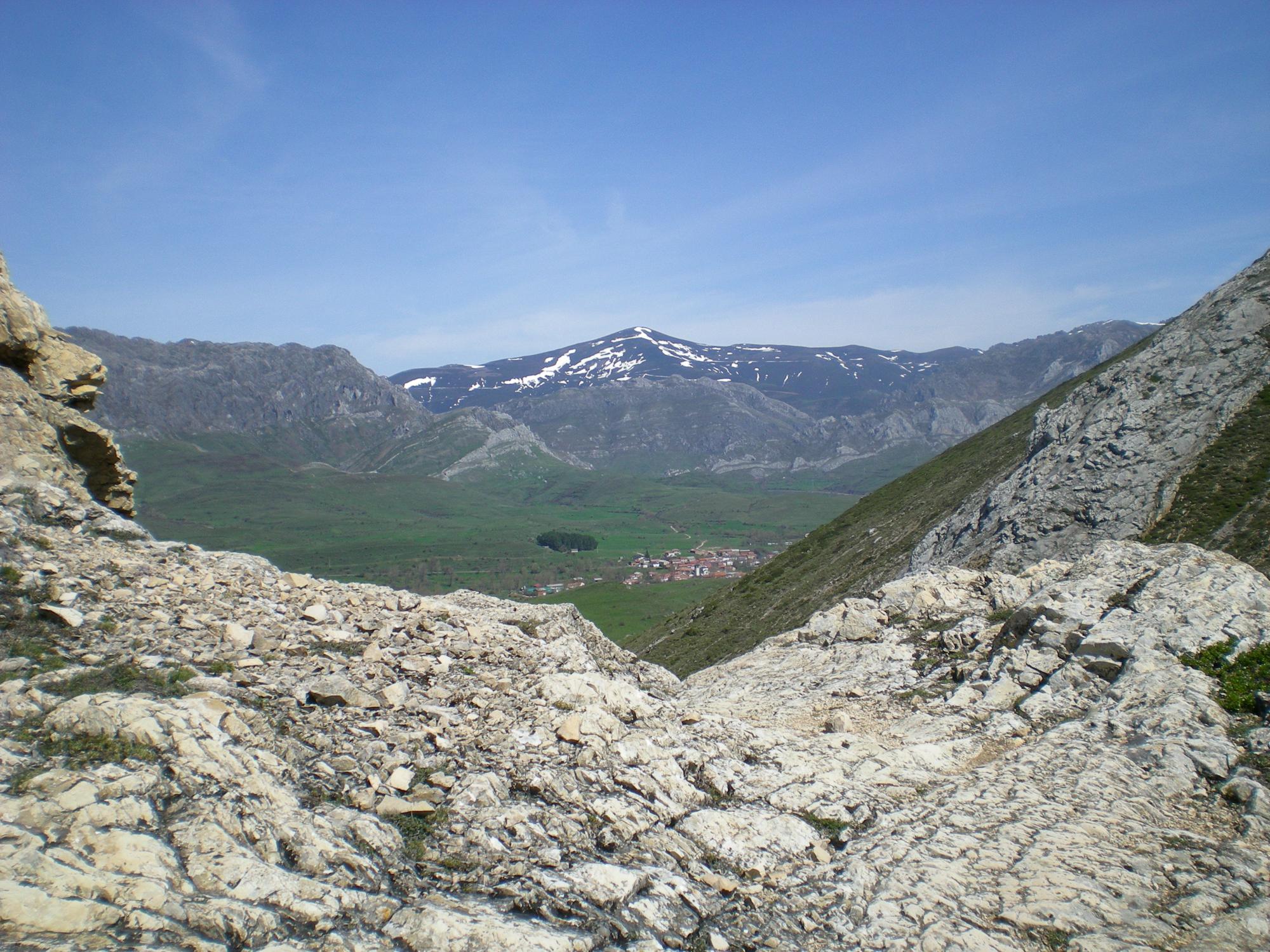 Scenic view of Alto de San Antón on the Camino De San Salvador