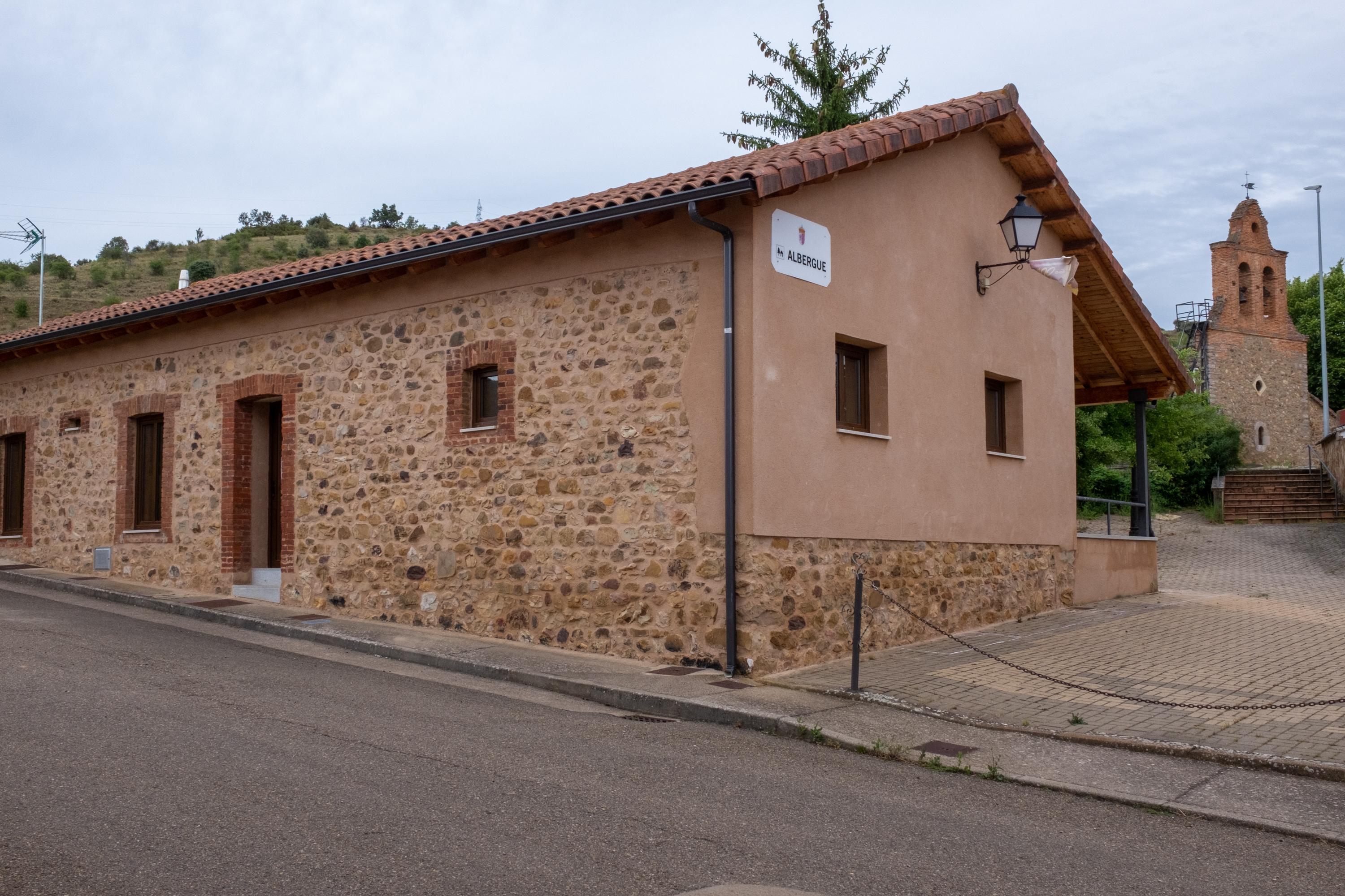 Image of Albergue de Cabanillas, pilgrim accommodation in Cabanillas