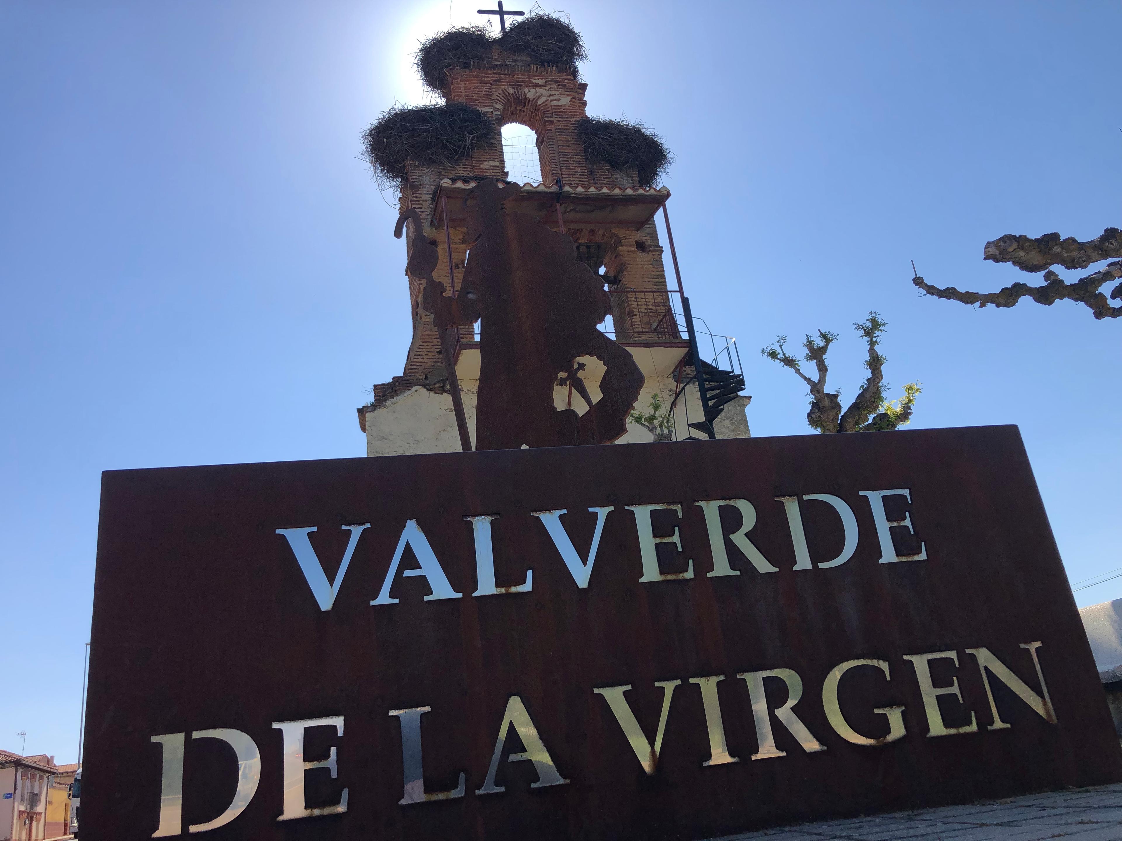 Scenic view of Valverde de la Virgen on the Camino Francés