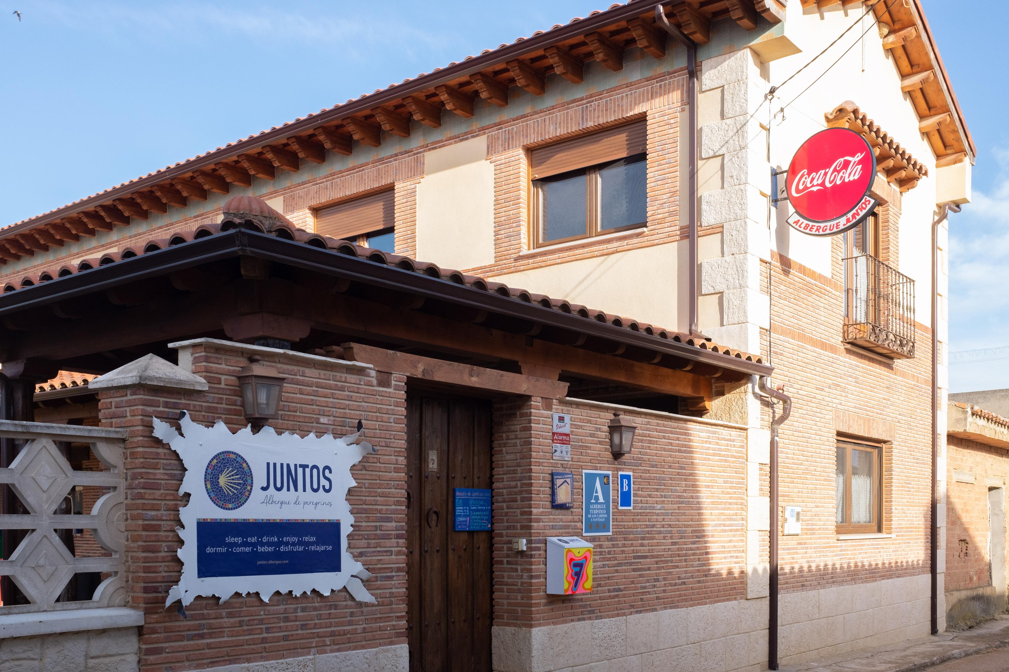 Image of Juntos Albergue de Peregrinos, pilgrim accommodation in Boadilla del Camino