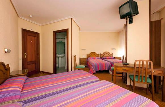 Camino de Santiago Accommodation: Hostal Hispano ⭑