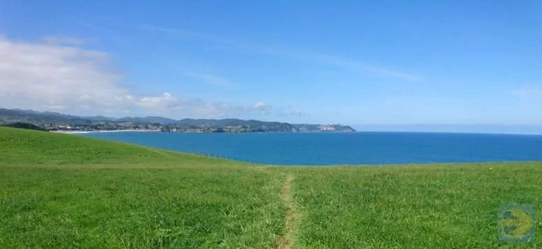 Isla and Lastres in the background