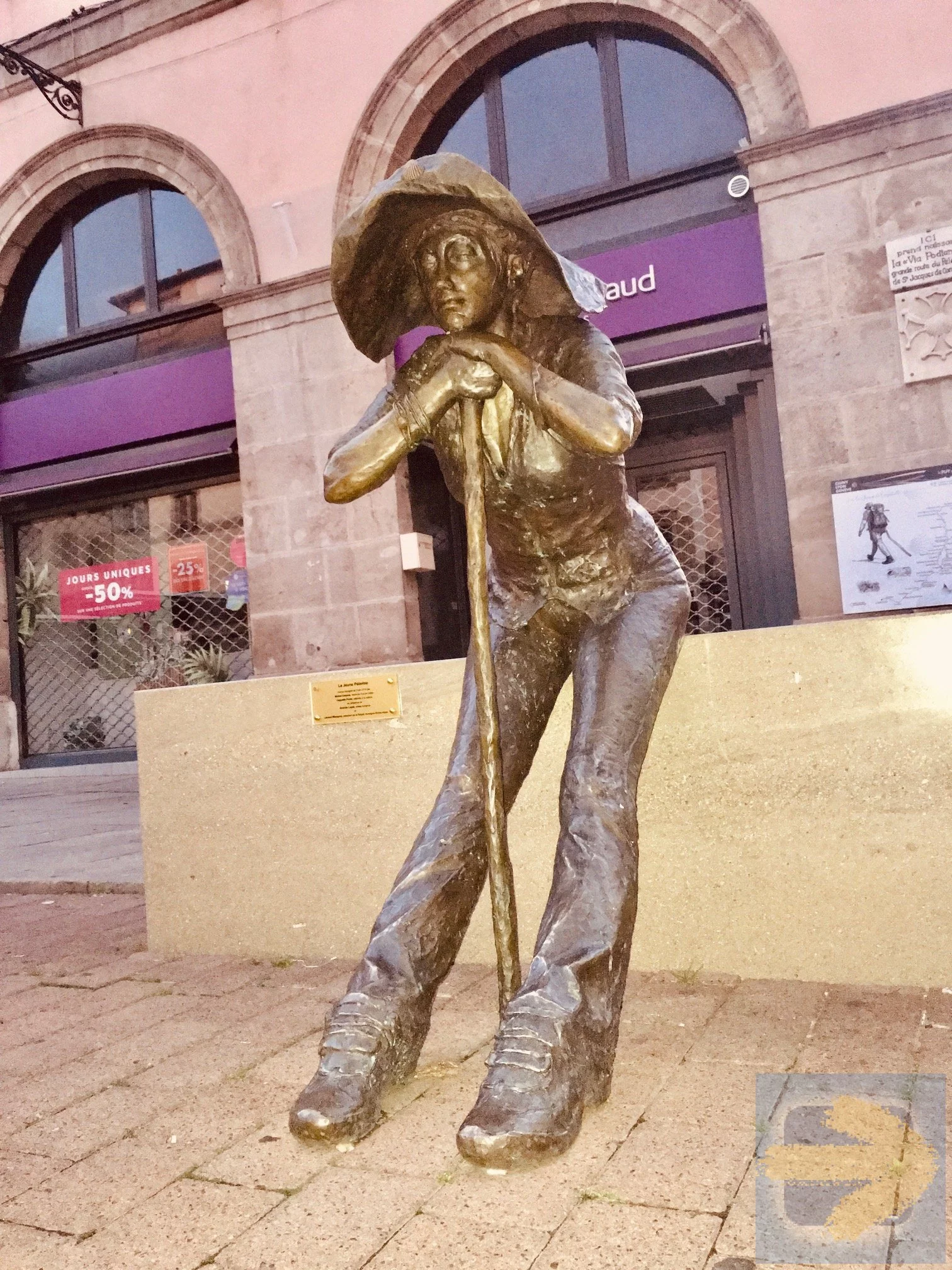 Peregrina in bronze Le Puy-en-Velay