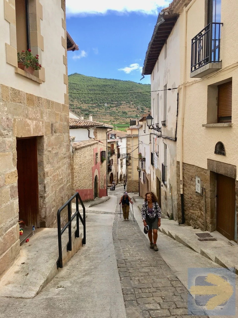 The climb into Cirauqui